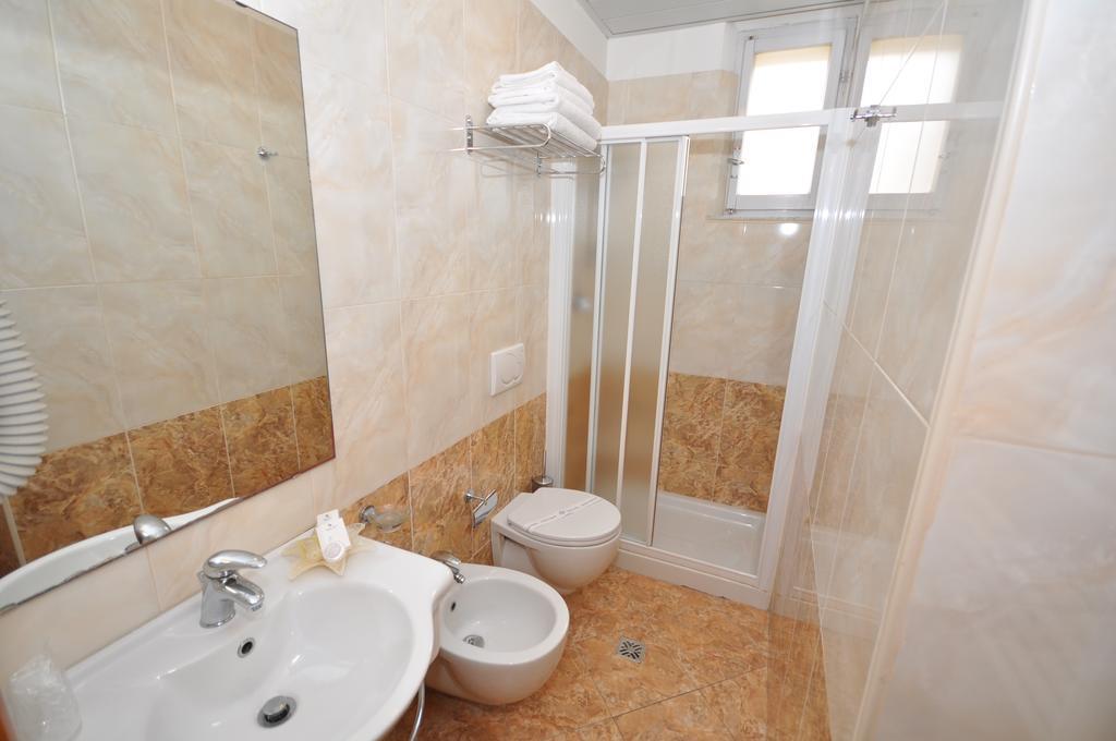 Hotel Adriatic&Beauty Rimini Bilik gambar