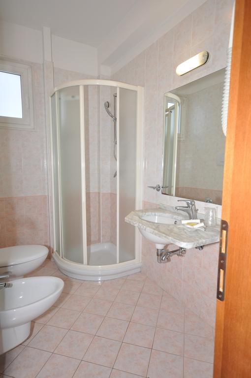 Hotel Adriatic&Beauty Rimini Bilik gambar